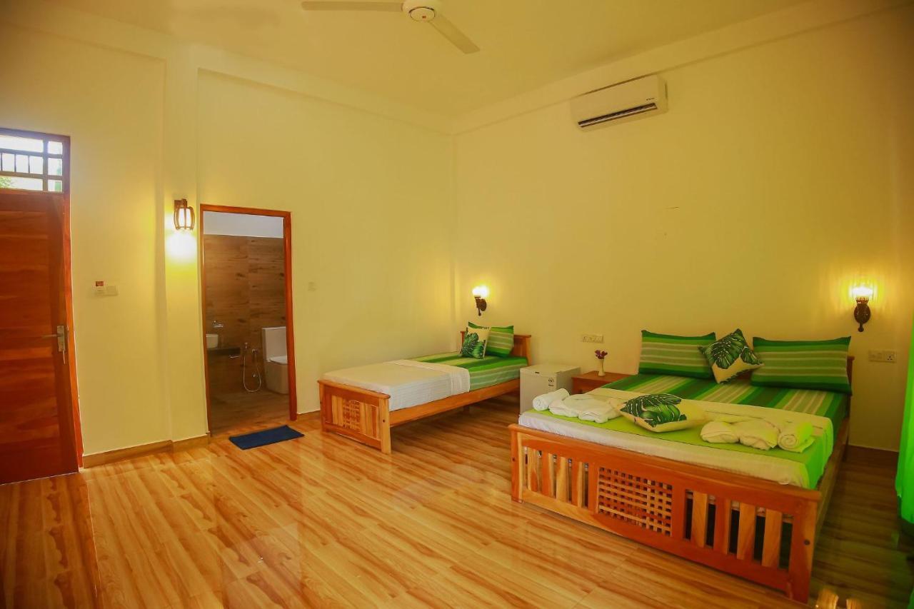 Yala Safari River View Hotel Tissamaharama Kültér fotó
