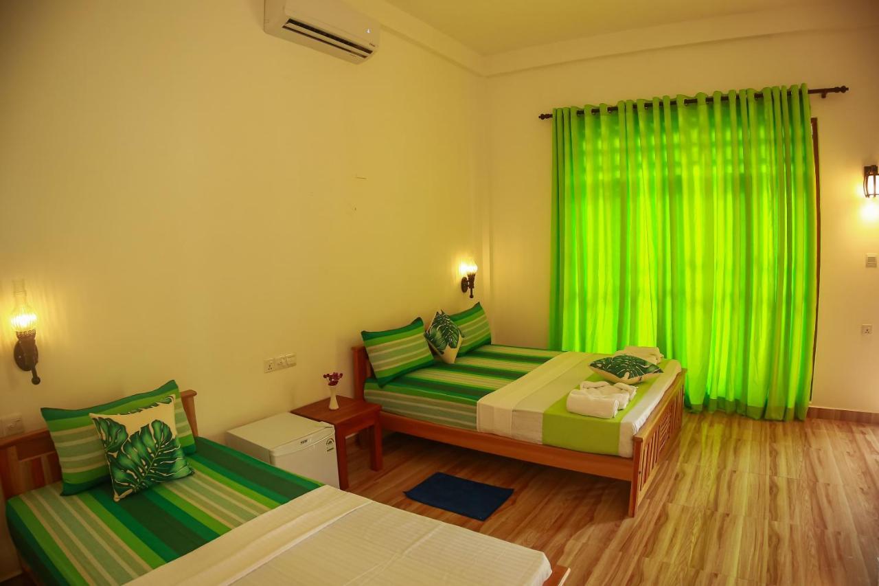 Yala Safari River View Hotel Tissamaharama Kültér fotó